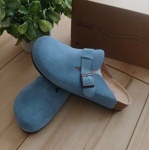 NIB Evellyhootd Blue Suede Clogs! Womens Size 8 GORGEOUS! Brand New